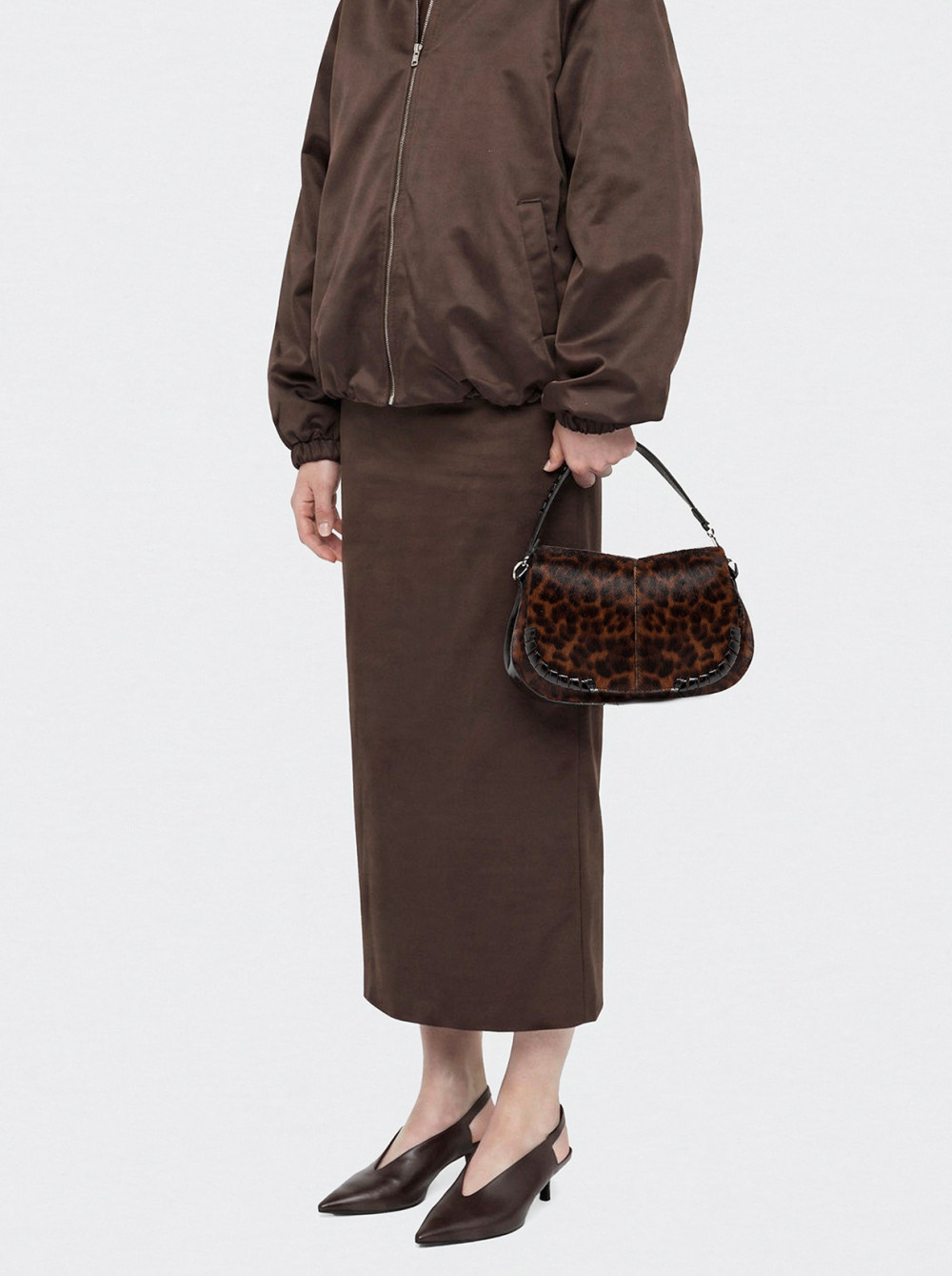 : HELENA ROUND