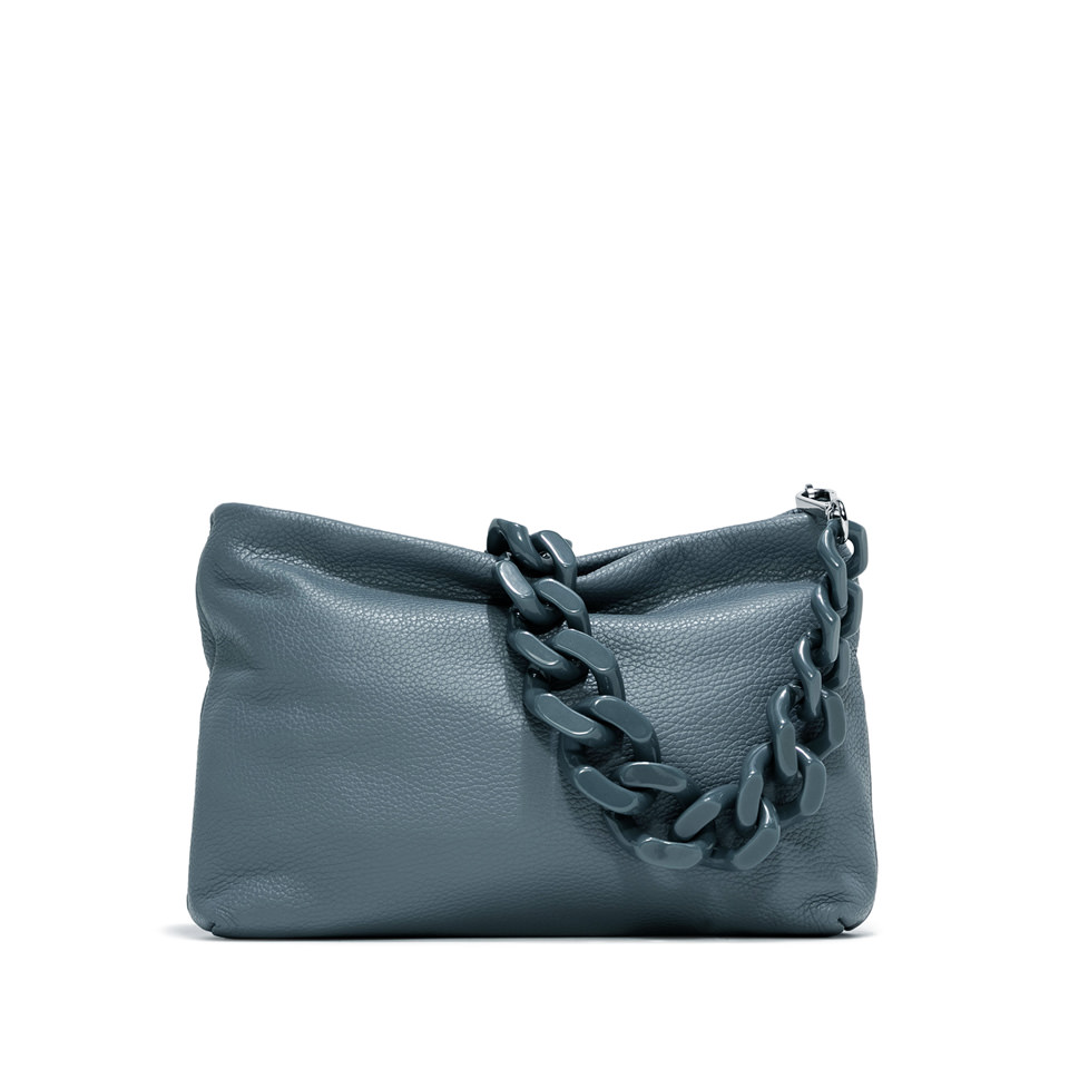 putting bobbin in bobbin case